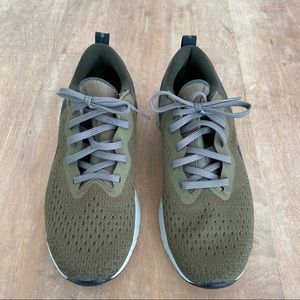 Nike Odyssey React Sneaker Men’s 7/ Women’s 9